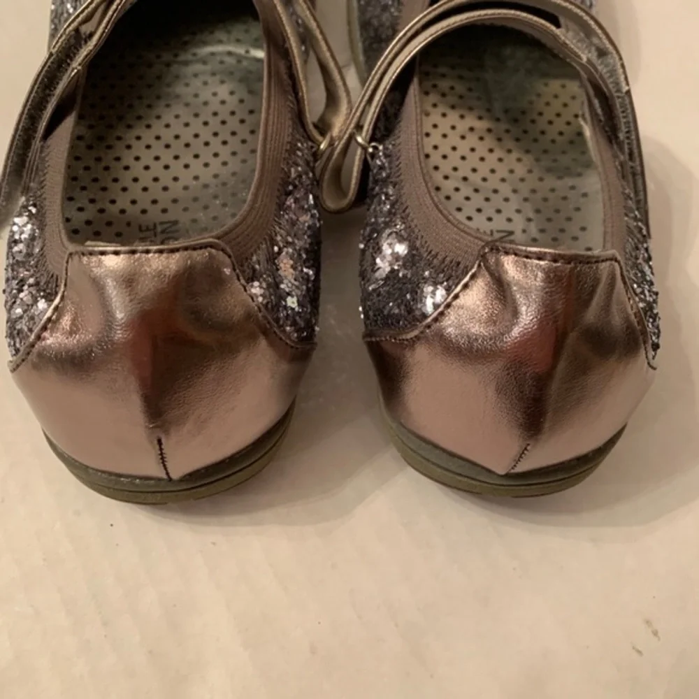 Kenneth Cole Reaction Silver Glitter Shoe
